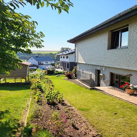 Sonnige In Mit Garten, Cleaning Included 아파트 *